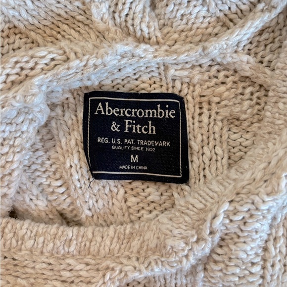 Abercrombie & Fitch Cropped knit sweater with hood size medium in cream - Picture 3 of 6